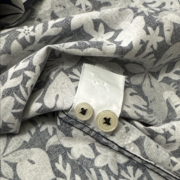 Chubbies Grey Floral Men’s Small Short Sleeve Button Down Shirt Travel Hawaiian - Picture 8 of 10